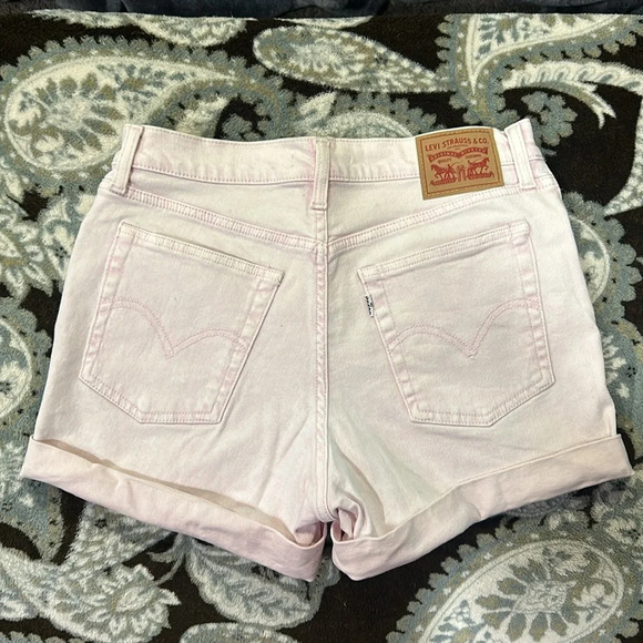Levi Women’s Light Pink Wedgie Cuffed Button Fly Denim Shorts Size 30 - Picture 4 of 7